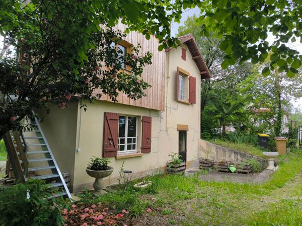 Dpt Gers (32), à vendre RISCLE maison à rénover T4 de 90 m² habitables avec grand garage sur 1350 m² de terrain, au calme