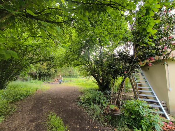 Dpt Gers (32), à vendre RISCLE maison à rénover T4 de 90 m² habitables avec grand garage sur 1350 m² de terrain, au calme