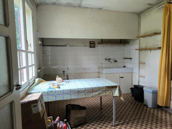 Dpt Gers (32), à vendre RISCLE maison à rénover T4 de 90 m² habitables avec grand garage sur 1350 m² de terrain, au calme