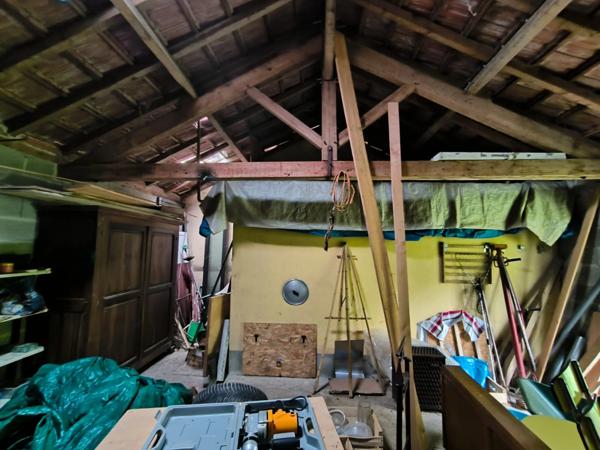 Dpt Gers (32), à vendre RISCLE maison à rénover T4 de 90 m² habitables avec grand garage sur 1350 m² de terrain, au calme