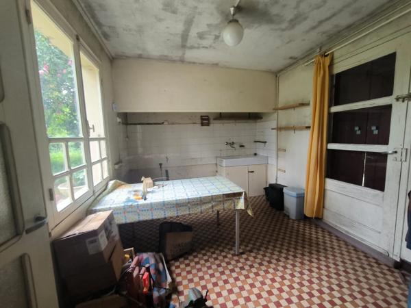 Dpt Gers (32), à vendre RISCLE maison à rénover T4 de 90 m² habitables avec grand garage sur 1350 m² de terrain, au calme