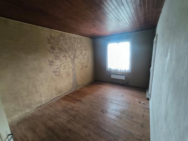 Dpt Gers (32), à vendre RISCLE maison à rénover T4 de 90 m² habitables avec grand garage sur 1350 m² de terrain, au calme