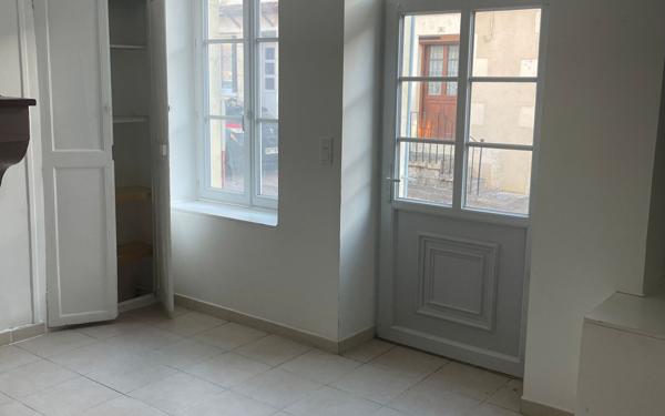 Maison à louer    5 pièces •  Donzy