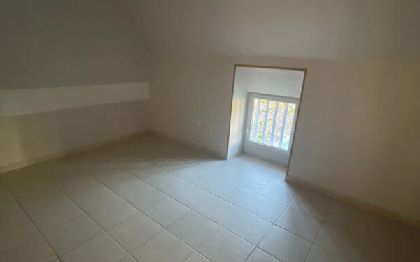 Maison à louer    5 pièces •  Donzy