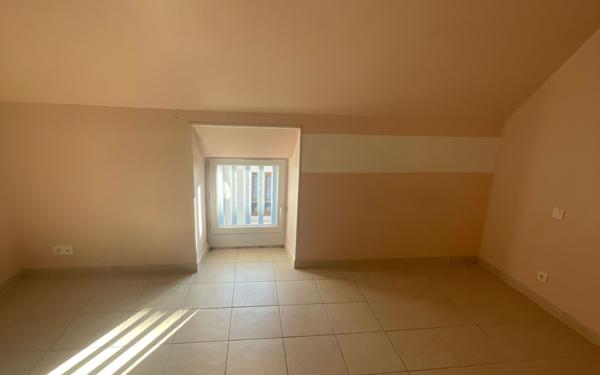 Maison à louer    5 pièces •  Donzy