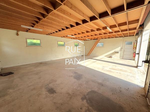 86190 VOUILLE Parking / box Vouille 80 m2