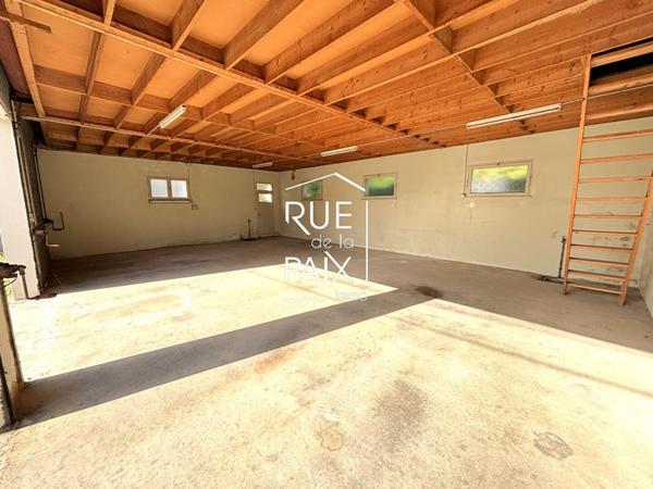 86190 VOUILLE Parking / box Vouille 80 m2