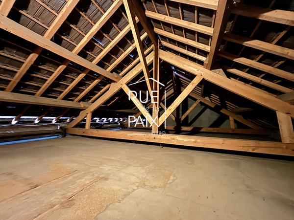 86190 VOUILLE Parking / box Vouille 80 m2