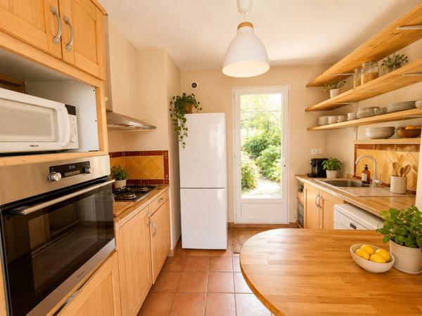 Au nord d'Aix, villa avec studio, jardin, garage et vue 615 000 € H.A.I.*