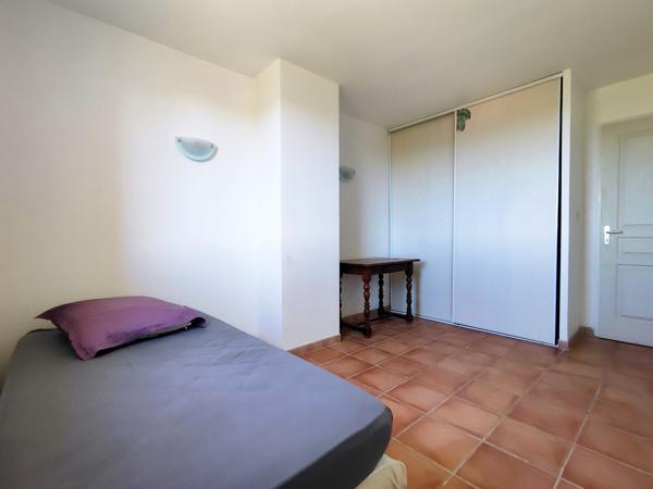 Au nord d'Aix, villa avec studio, jardin, garage et vue 615 000 € H.A.I.*