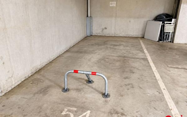 Stationnement à louer