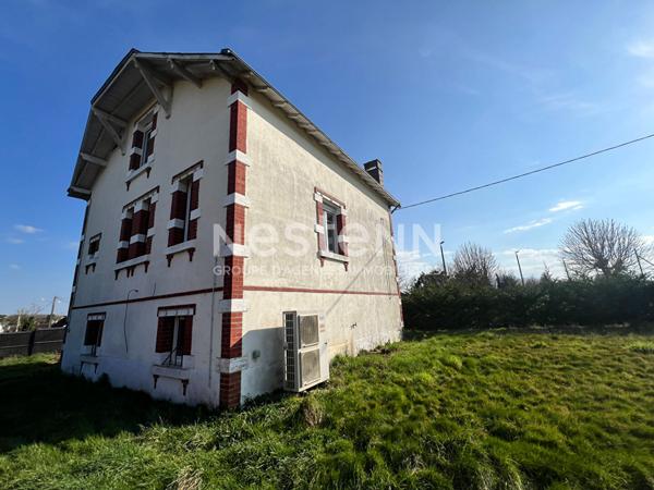 MAISON DES ANNEES 30 3 CHAMBRES A VENDRE AU COEUR DE POULAINES A DEUX PAS DES COMMERCES (INDRE 36)