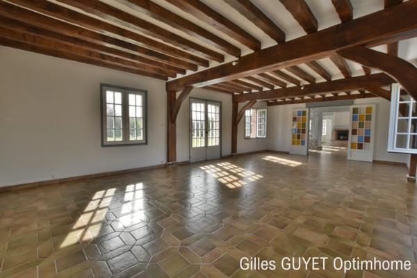 MAISON DE CARACTÈRE,T7,163M², 335000€ Dépendance. Terrain de 8000M²