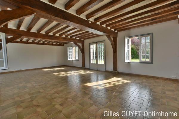 MAISON DE CARACTÈRE,T7,163M², 335000€ Dépendance. Terrain de 8000M²