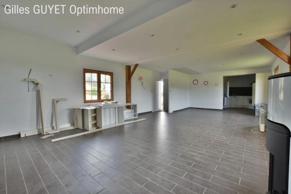 MAISON DE CARACTÈRE,T7,163M², 335000€ Dépendance. Terrain de 8000M²