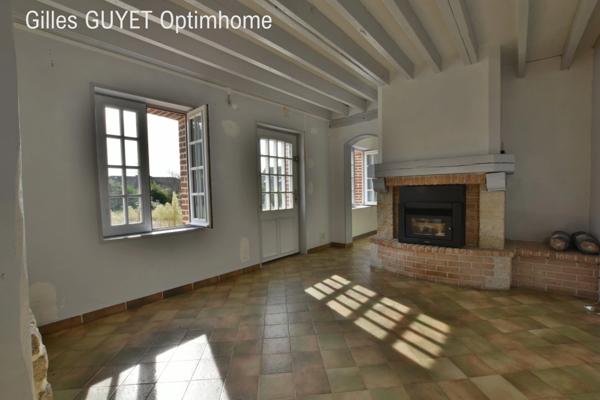 MAISON DE CARACTÈRE,T7,163M², 335000€ Dépendance. Terrain de 8000M²