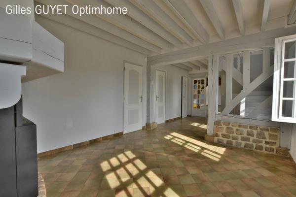 MAISON DE CARACTÈRE,T7,163M², 335000€ Dépendance. Terrain de 8000M²