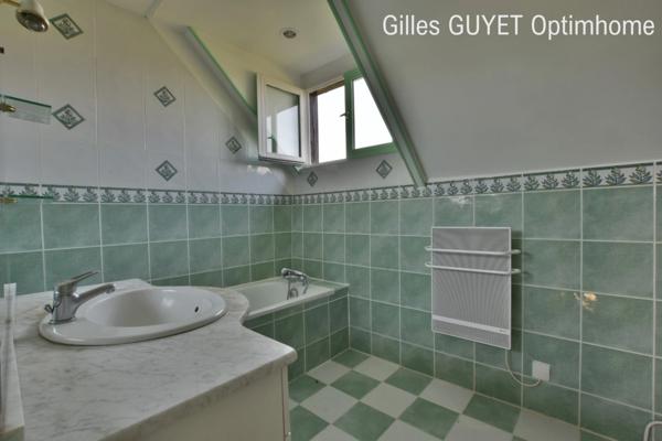 MAISON DE CARACTÈRE,T7,163M², 335000€ Dépendance. Terrain de 8000M²