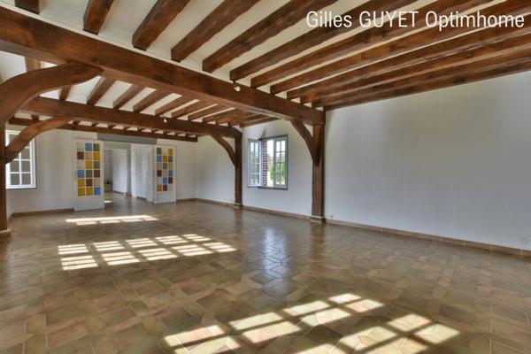 MAISON DE CARACTÈRE,T7,163M², 335000€ Dépendance. Terrain de 8000M²