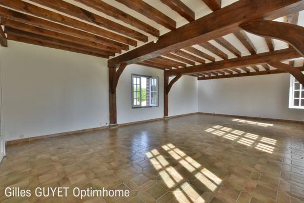 MAISON DE CARACTÈRE,T7,163M², 335000€ Dépendance. Terrain de 8000M²