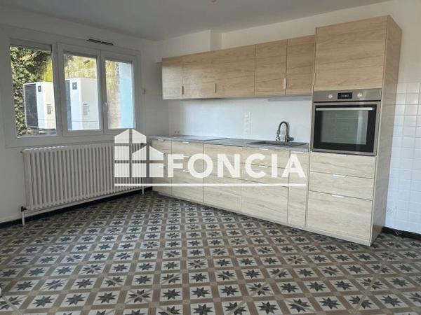 Location Appartement 5 pièces 125.4 m² - 15 RUE DU DOCTEUR CADET Tournon-sur-rhone 07300