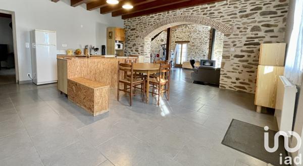 Maison rustique 6 pièces de 245 m² à La Coquille (24450)