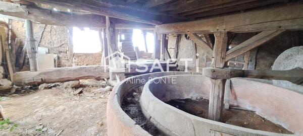 ANCIEN PRESSOIR ET SON TERRAIN DE 8200M²