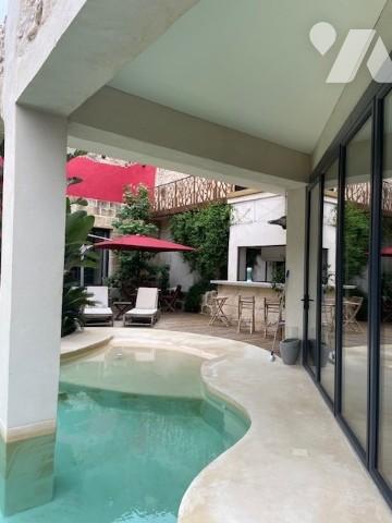 Propriété de caractère Type 6  avec piscine garage dépendances à vendre à Vergèze dans le Gard (30).