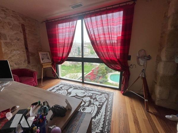 Propriété de caractère Type 6  avec piscine garage dépendances à vendre à Vergèze dans le Gard (30).