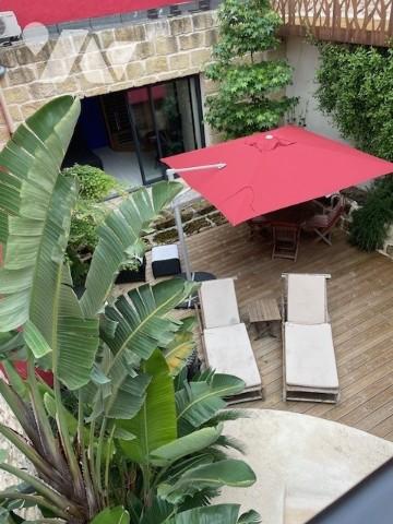 Propriété de caractère Type 6  avec piscine garage dépendances à vendre à Vergèze dans le Gard (30).