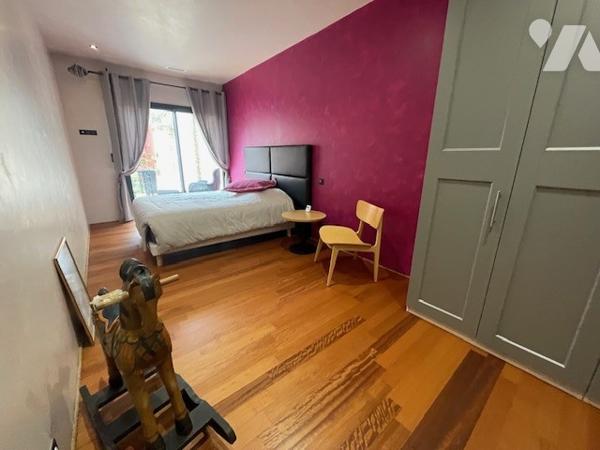 Propriété de caractère Type 6  avec piscine garage dépendances à vendre à Vergèze dans le Gard (30).