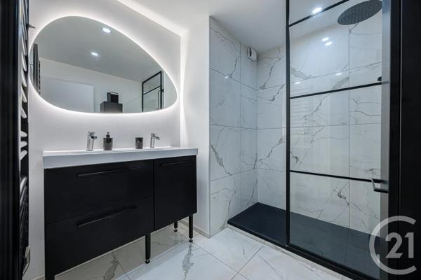 Appartement T4 à vendre  5 pièces - 99,85 m 2   RUMILLY  - 74