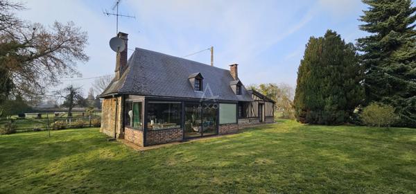 EXCLUSIVITÉ  Authentique maison normande avec terrain arboré de 8088 m²