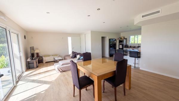 A VENDRE UZEIN - Maison moderne 6 pièces - 130 m² - 4 chambres - sur terrain 1803 m²