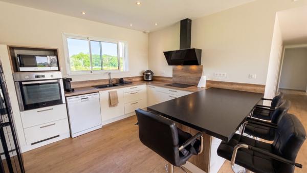 A VENDRE UZEIN - Maison moderne 6 pièces - 130 m² - 4 chambres - sur terrain 1803 m²