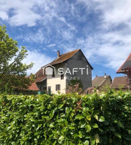 Maison avec une cour