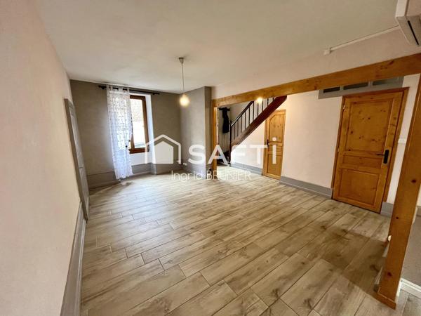 Maison avec une cour