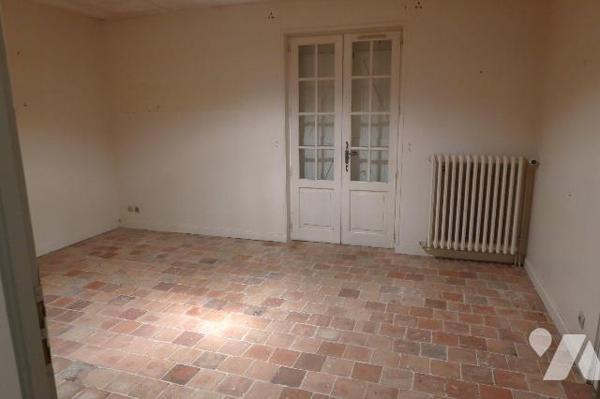 PROPRIETE de plus de 280m2 habitables s/terrain d'env. 5.500m2, comprenant :
. en RC (env 200m...