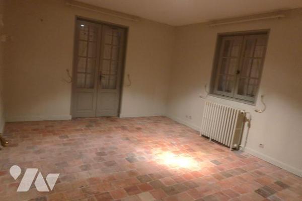 PROPRIETE de plus de 280m2 habitables s/terrain d'env. 5.500m2, comprenant :
. en RC (env 200m...