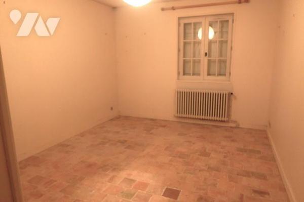 PROPRIETE de plus de 280m2 habitables s/terrain d'env. 5.500m2, comprenant :
. en RC (env 200m...