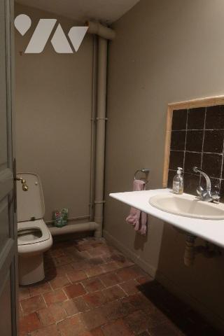 PROPRIETE de plus de 280m2 habitables s/terrain d'env. 5.500m2, comprenant :
. en RC (env 200m...