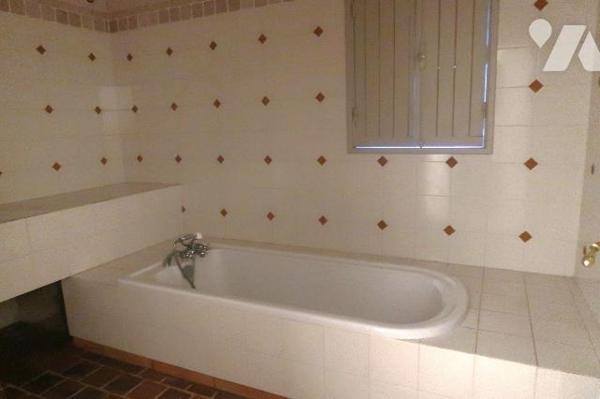 PROPRIETE de plus de 280m2 habitables s/terrain d'env. 5.500m2, comprenant :
. en RC (env 200m...