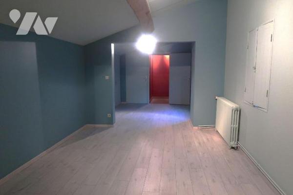 PROPRIETE de plus de 280m2 habitables s/terrain d'env. 5.500m2, comprenant :
. en RC (env 200m...