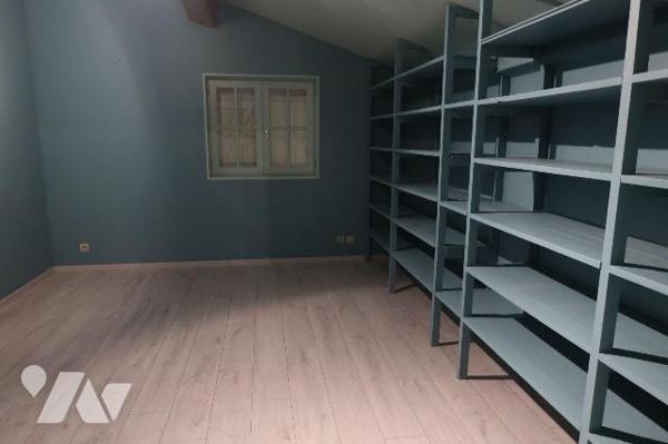 PROPRIETE de plus de 280m2 habitables s/terrain d'env. 5.500m2, comprenant :
. en RC (env 200m...