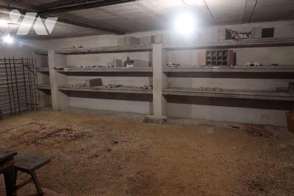 PROPRIETE de plus de 280m2 habitables s/terrain d'env. 5.500m2, comprenant :
. en RC (env 200m...