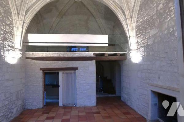 PROPRIETE de plus de 280m2 habitables s/terrain d'env. 5.500m2, comprenant :
. en RC (env 200m...