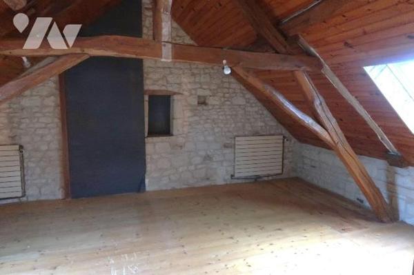 PROPRIETE de plus de 280m2 habitables s/terrain d'env. 5.500m2, comprenant :
. en RC (env 200m...