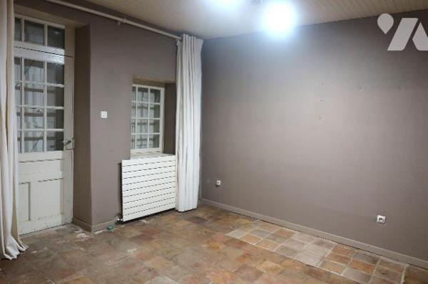 PROPRIETE de plus de 280m2 habitables s/terrain d'env. 5.500m2, comprenant :
. en RC (env 200m...