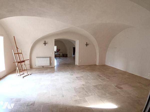 Propriété en pierres 550 m2 avec terrain de plus de 4 hectares