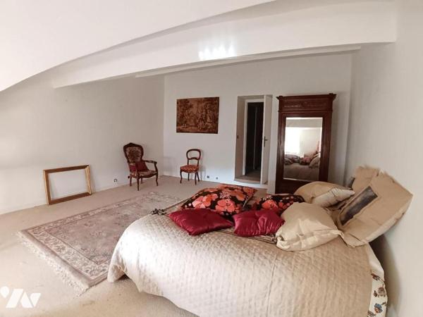 Propriété en pierres 550 m2 avec terrain de plus de 4 hectares